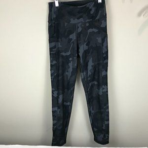 Unbranded Camo Capris leggings with pockets Sz M
